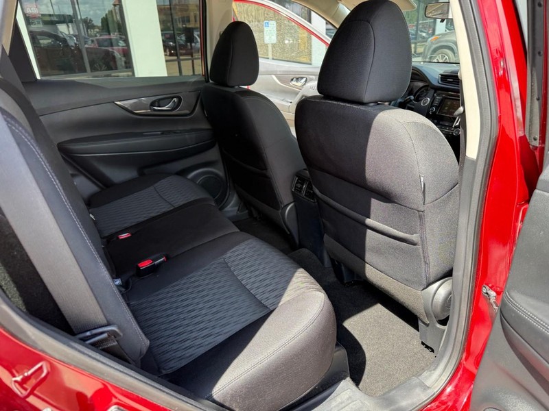 Nissan Rogue Vehicle Image 16