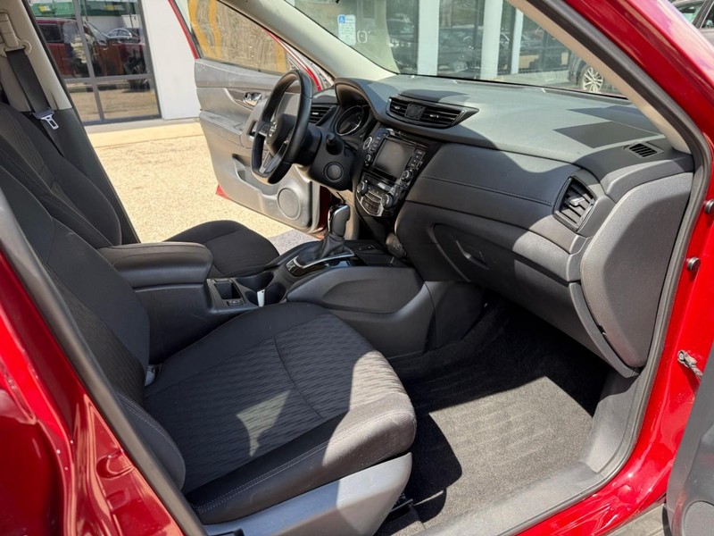 Nissan Rogue Vehicle Image 18