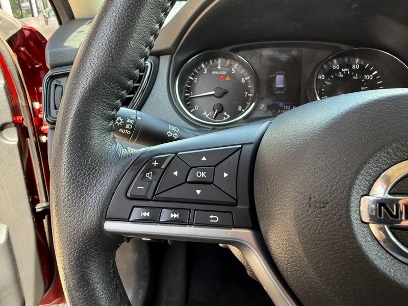 Nissan Rogue Vehicle Image 23
