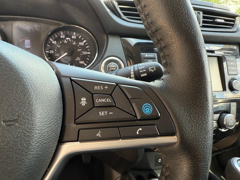 Nissan Rogue Vehicle Image 26