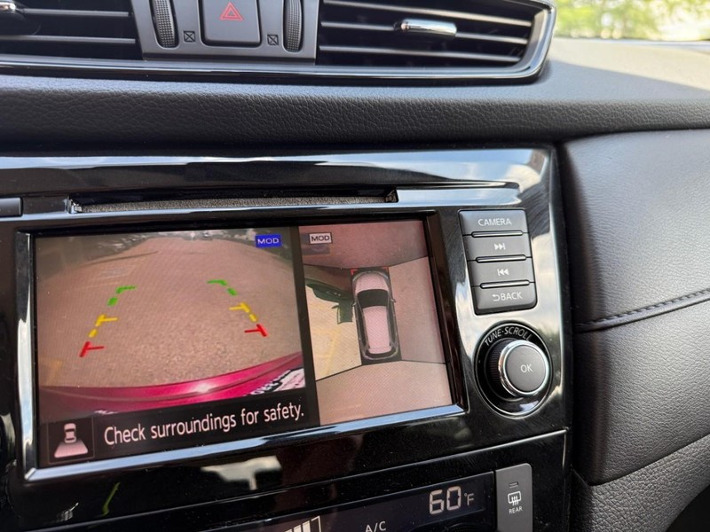 Nissan Rogue Vehicle Image 32