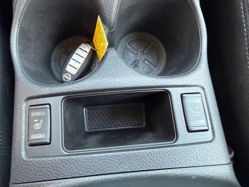 Nissan Rogue Vehicle Image 33