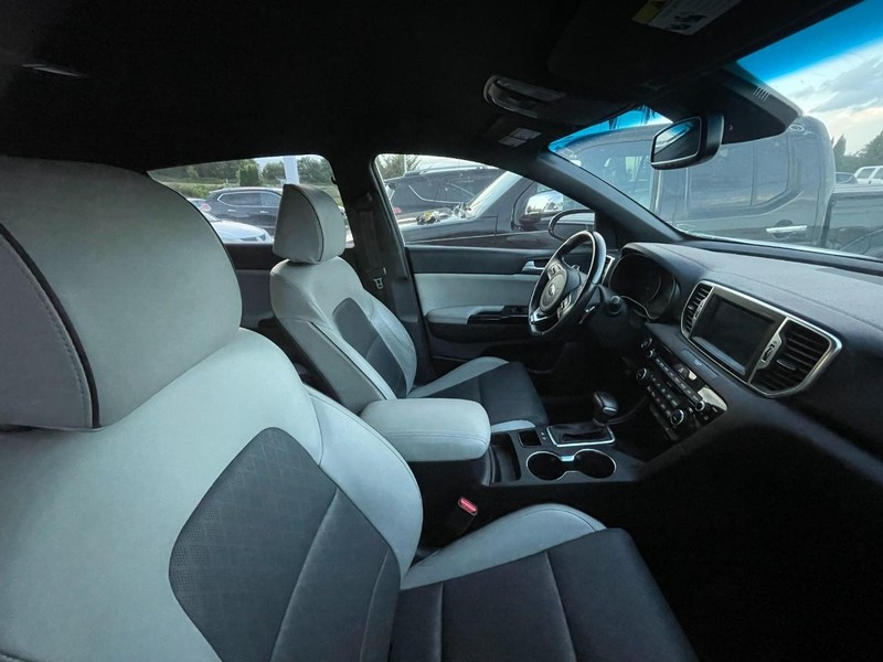 Kia Sportage Vehicle Image 02