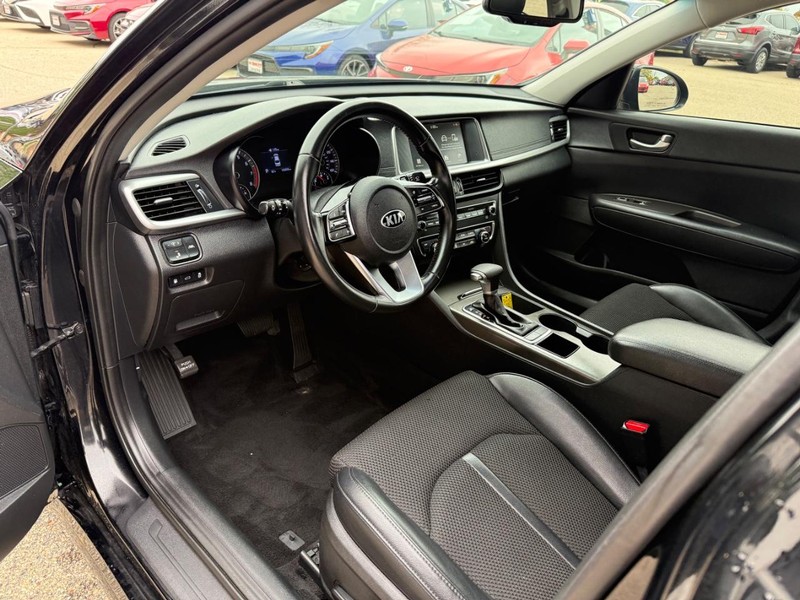 Kia Optima Vehicle Image 10