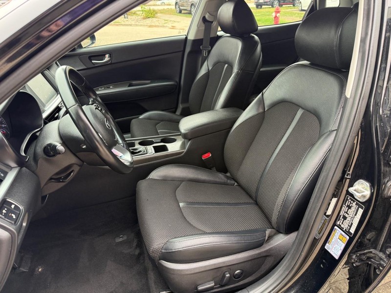 Kia Optima Vehicle Image 11