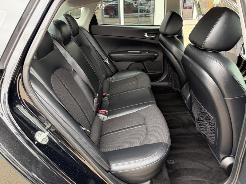 Kia Optima Vehicle Image 12