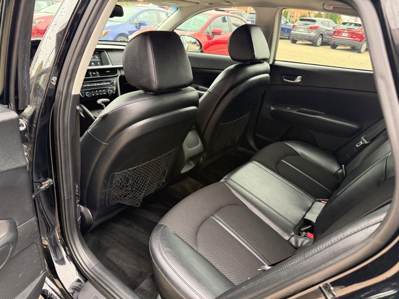 Kia Optima Vehicle Image 14