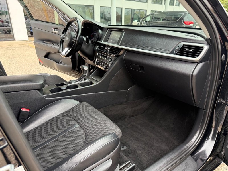 Kia Optima Vehicle Image 15