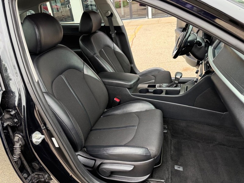 Kia Optima Vehicle Image 16