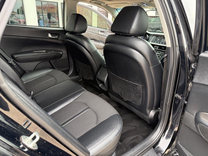 Kia Optima Vehicle Image 17