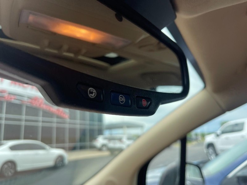 Buick Encore Vehicle Full-screen Gallery Image 12