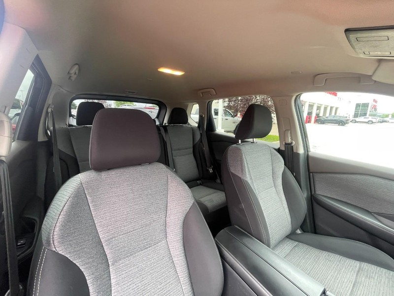 Nissan Rogue Vehicle Image 04