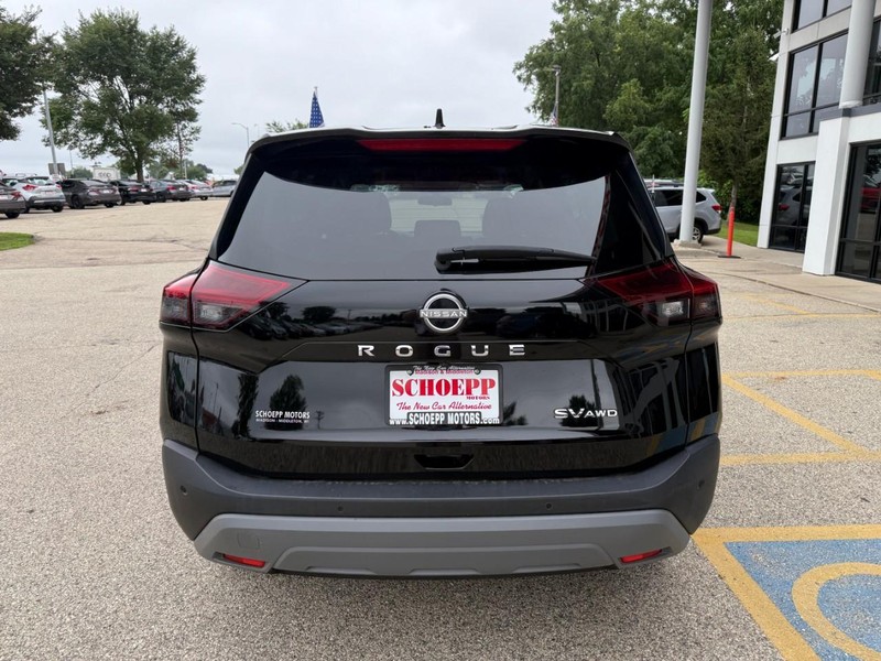 Nissan Rogue Vehicle Image 06