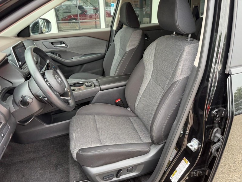 Nissan Rogue Vehicle Image 09