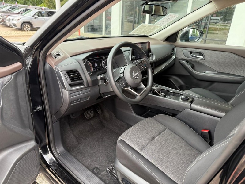 Nissan Rogue Vehicle Image 10