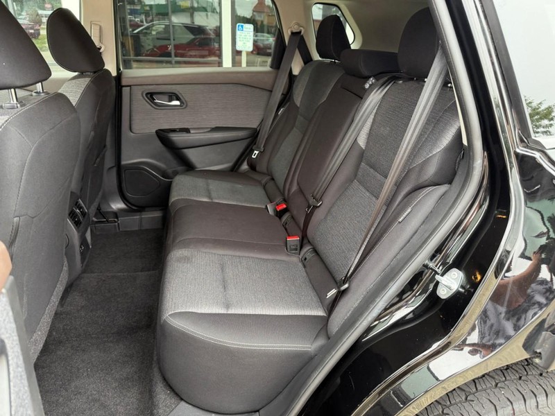 Nissan Rogue Vehicle Image 11