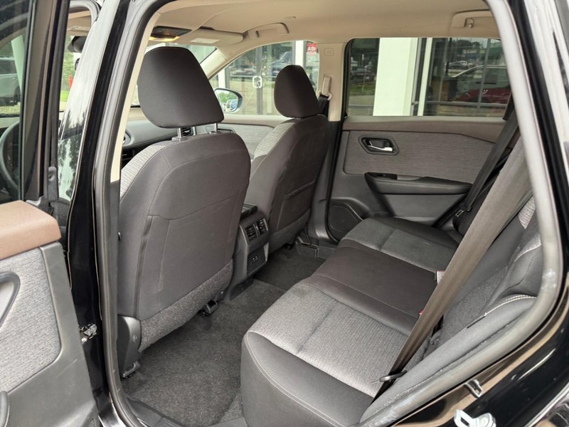Nissan Rogue Vehicle Image 12