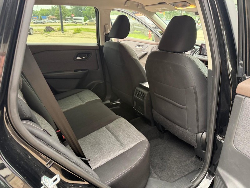 Nissan Rogue Vehicle Image 15