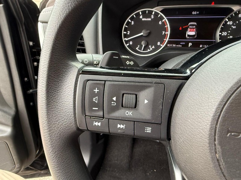 Nissan Rogue Vehicle Image 20