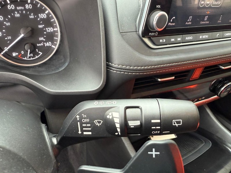 Nissan Rogue Vehicle Image 22
