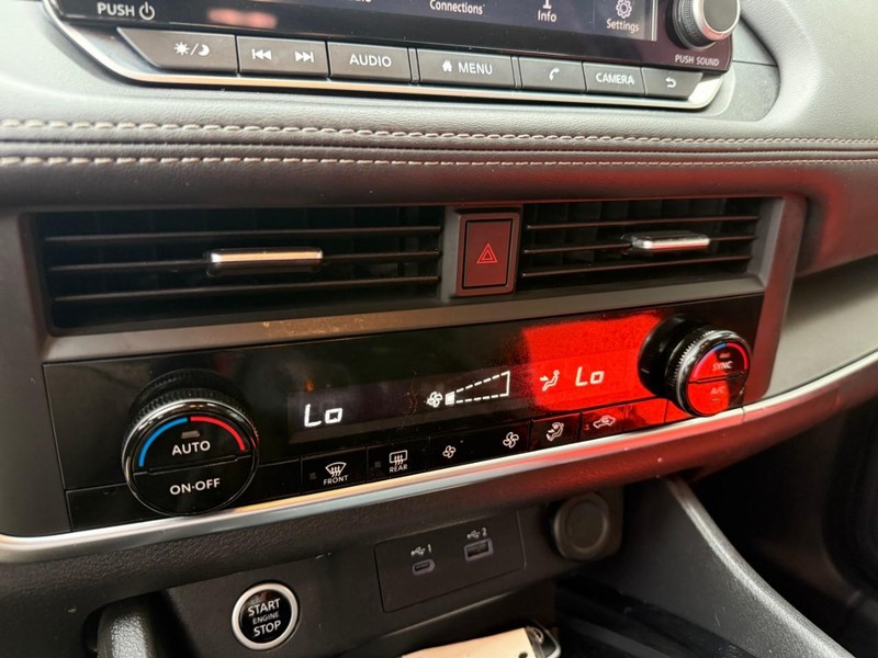 Nissan Rogue Vehicle Image 25