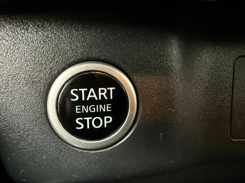 Nissan Rogue Vehicle Image 26