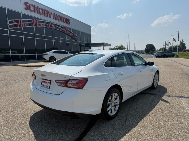 Chevrolet Malibu Vehicle Image 03