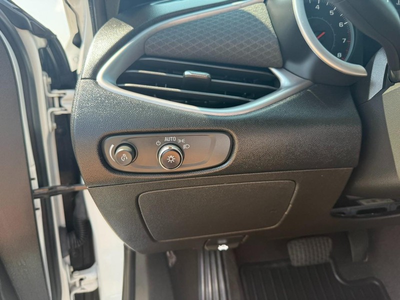Chevrolet Malibu Vehicle Image 14