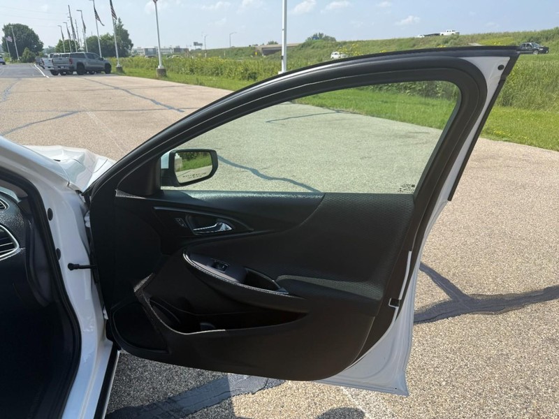 Chevrolet Malibu Vehicle Image 22