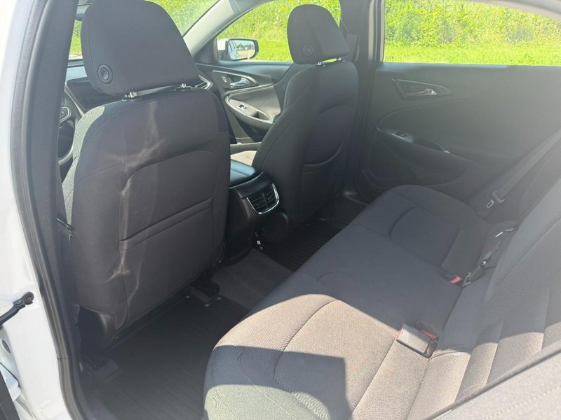 Chevrolet Malibu Vehicle Image 30