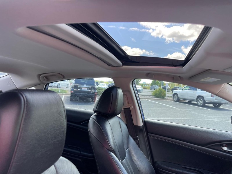 Honda Insight Vehicle Image 12