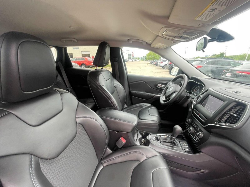 Jeep Cherokee Vehicle Image 03