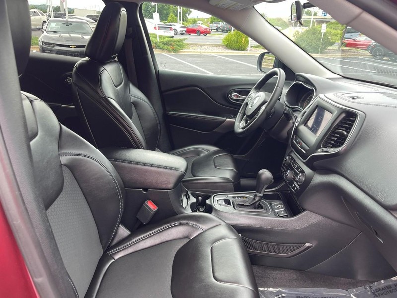Jeep Cherokee Vehicle Image 15