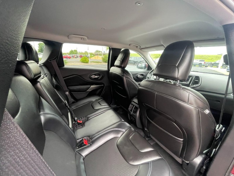 Jeep Cherokee Vehicle Image 18