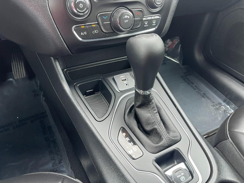 Jeep Cherokee Vehicle Image 28