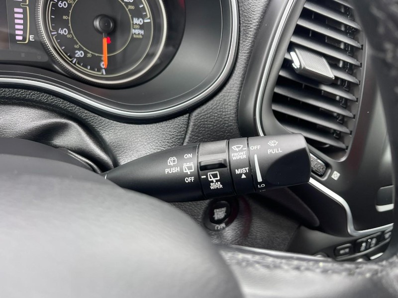 Jeep Cherokee Vehicle Image 33
