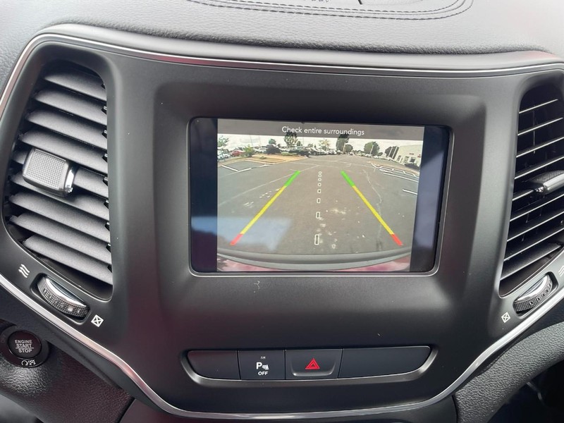 Jeep Cherokee Vehicle Image 36