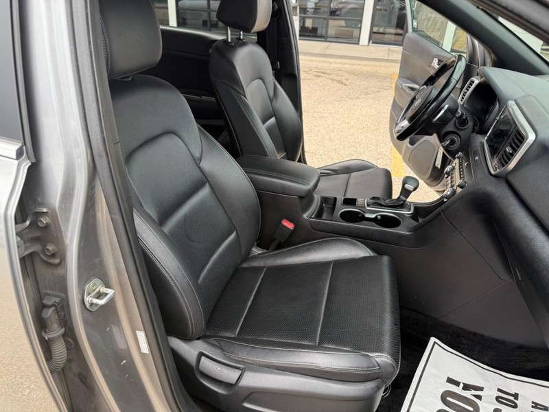 Kia Sportage Vehicle Image 16