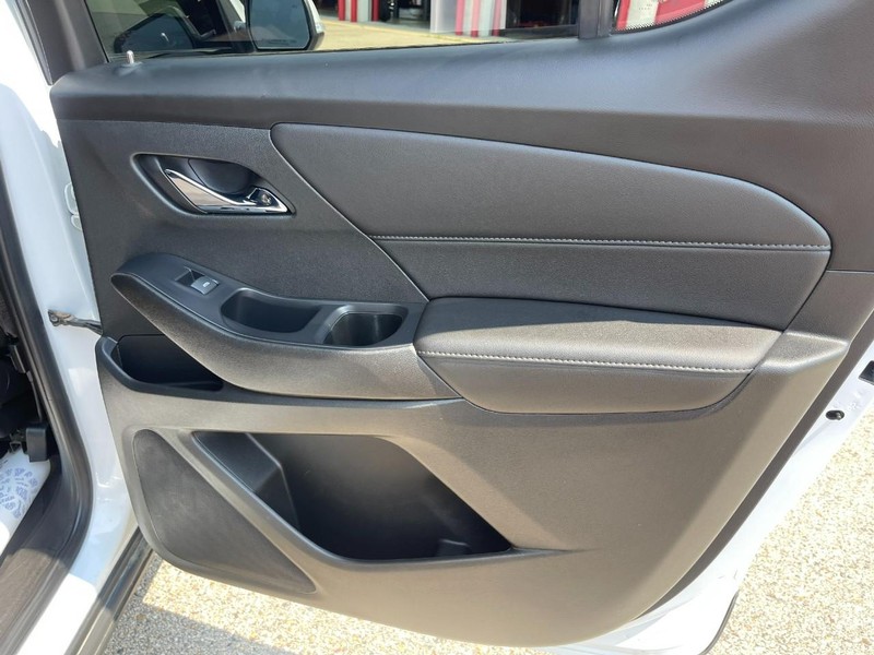 Chevrolet Traverse Vehicle Image 16