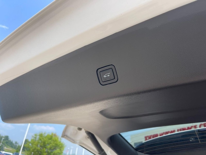 Chevrolet Traverse Vehicle Image 18