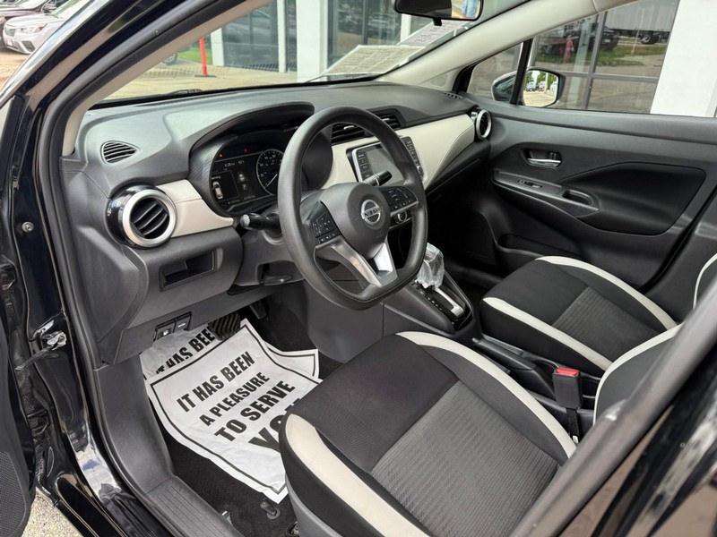 Nissan Versa Vehicle Image 10
