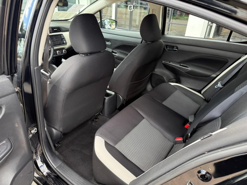 Nissan Versa Vehicle Image 12