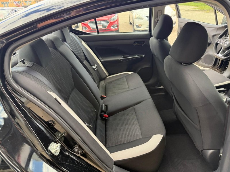 Nissan Versa Vehicle Image 13