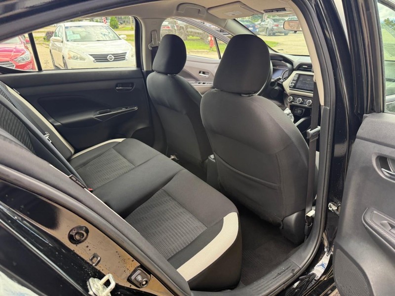 Nissan Versa Vehicle Image 14