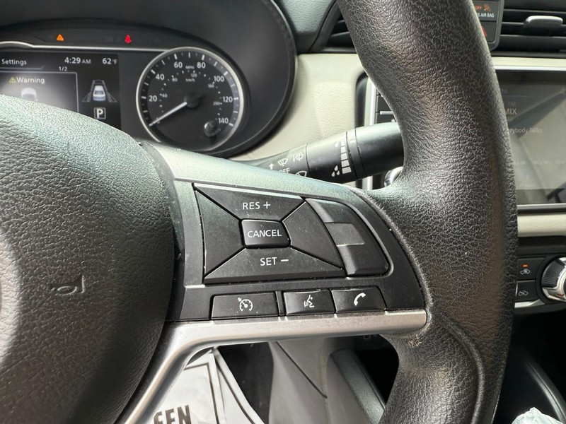 Nissan Versa Vehicle Image 21