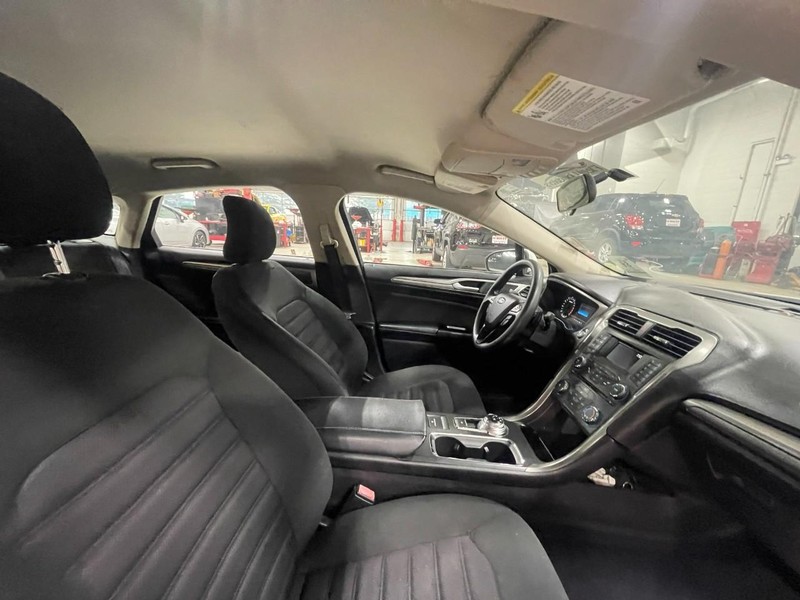 Ford Fusion Vehicle Image 03