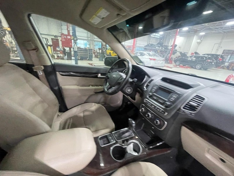 Kia Sorento Vehicle Image 05