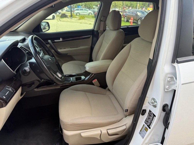 Kia Sorento Vehicle Image 09