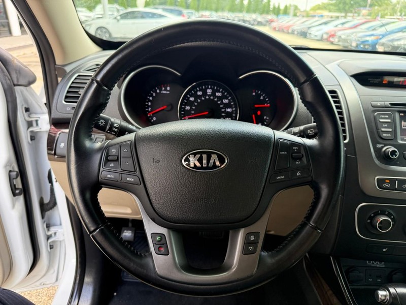 Kia Sorento Vehicle Image 20