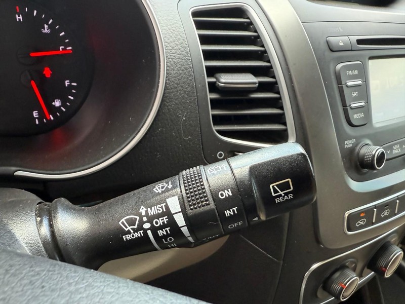 Kia Sorento Vehicle Image 23